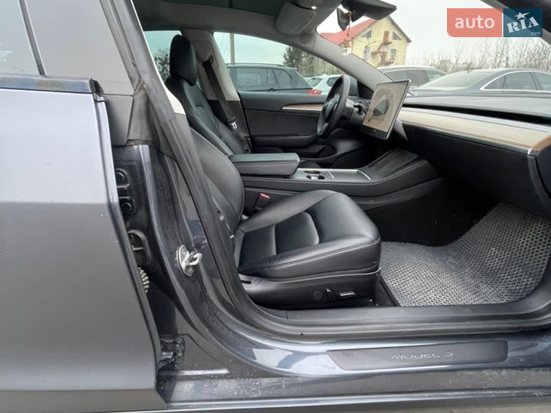 Седан Tesla Model 3 2022 в Львове