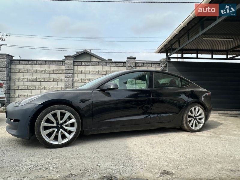 Седан Tesla Model 3 2022 в Киеве