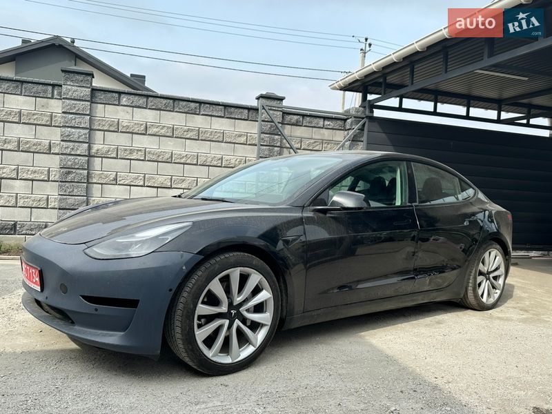 Седан Tesla Model 3 2022 в Киеве