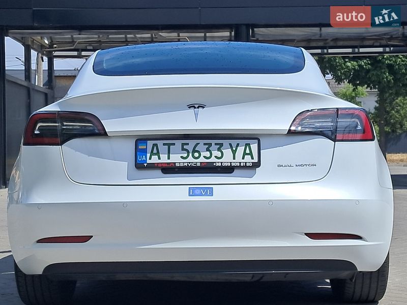 Седан Tesla Model 3 2020 в Ивано-Франковске