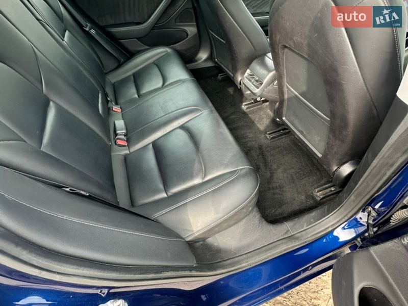 Седан Tesla Model 3 2019 в Киеве