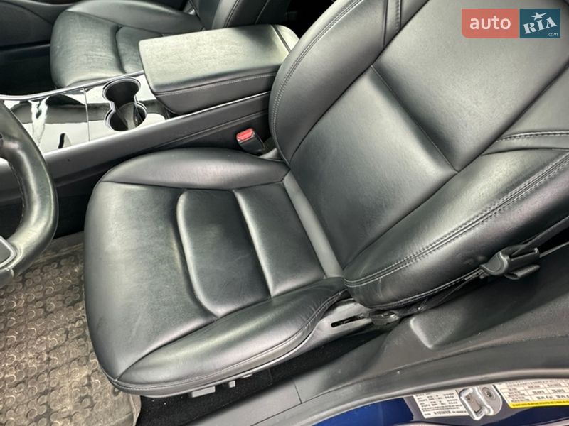 Седан Tesla Model 3 2019 в Киеве