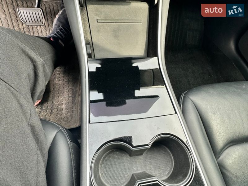 Седан Tesla Model 3 2019 в Киеве