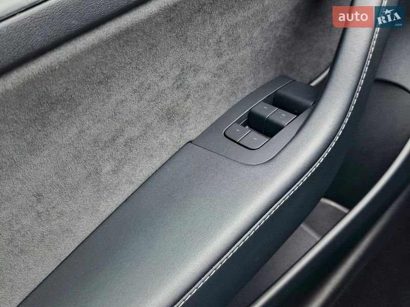 Седан Tesla Model 3 2023 в Дніпрі