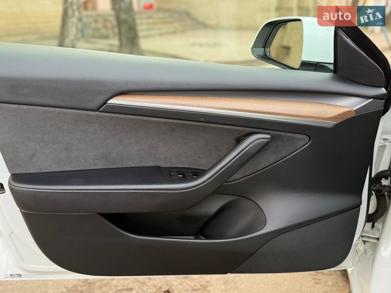 Седан Tesla Model 3 2022 в Києві