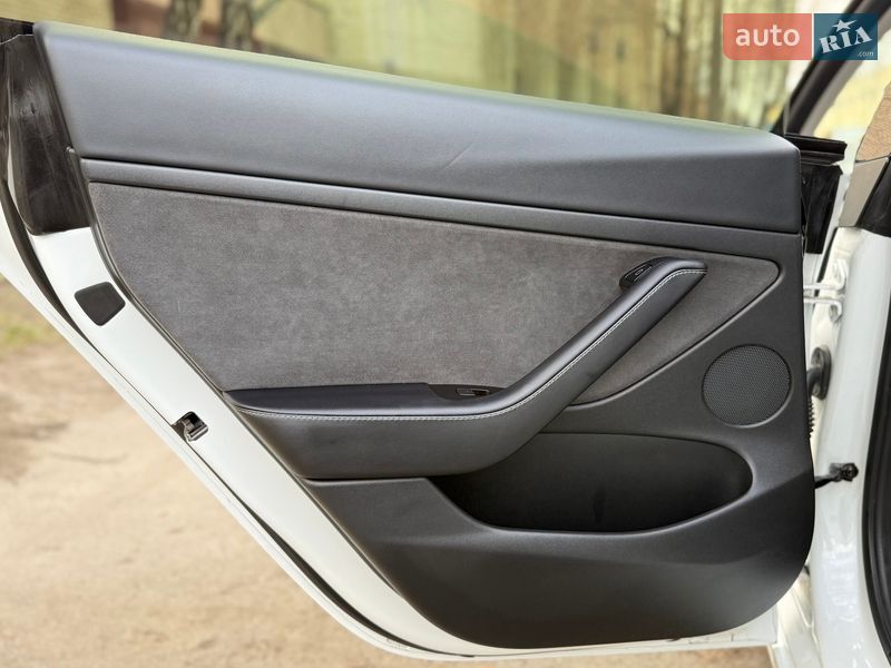 Седан Tesla Model 3 2022 в Києві