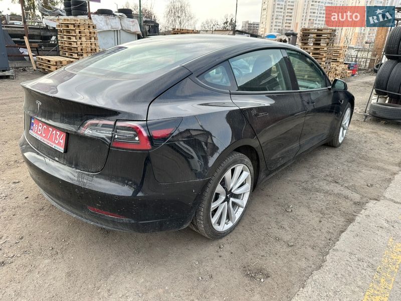 Седан Tesla Model 3 2022 в Киеве