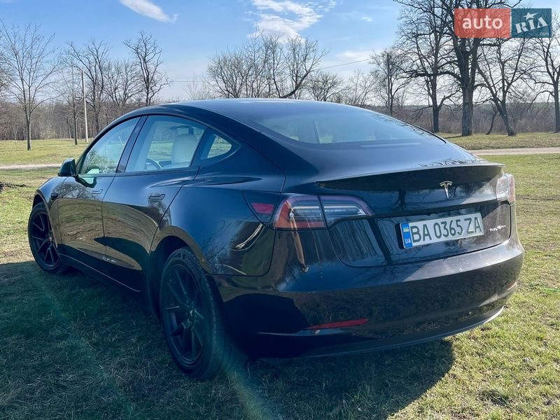 Седан Tesla Model 3 2022 в Кропивницькому