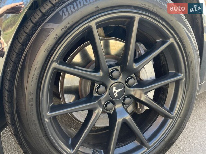 Седан Tesla Model 3 2022 в Кропивницькому