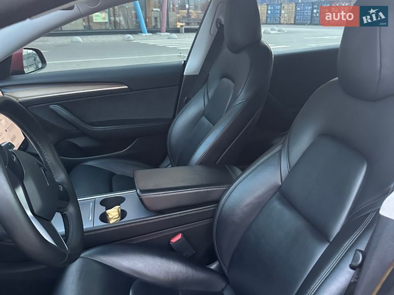 Седан Tesla Model 3 2021 в Киеве