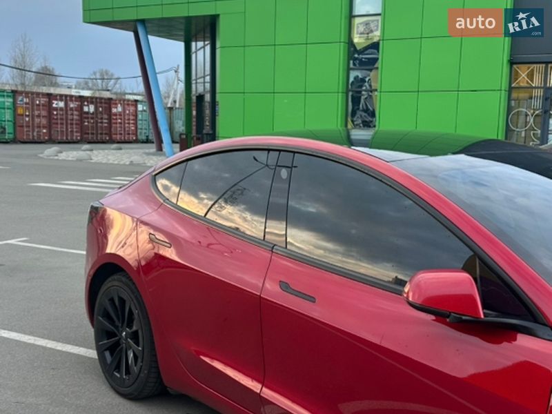 Седан Tesla Model 3 2021 в Киеве