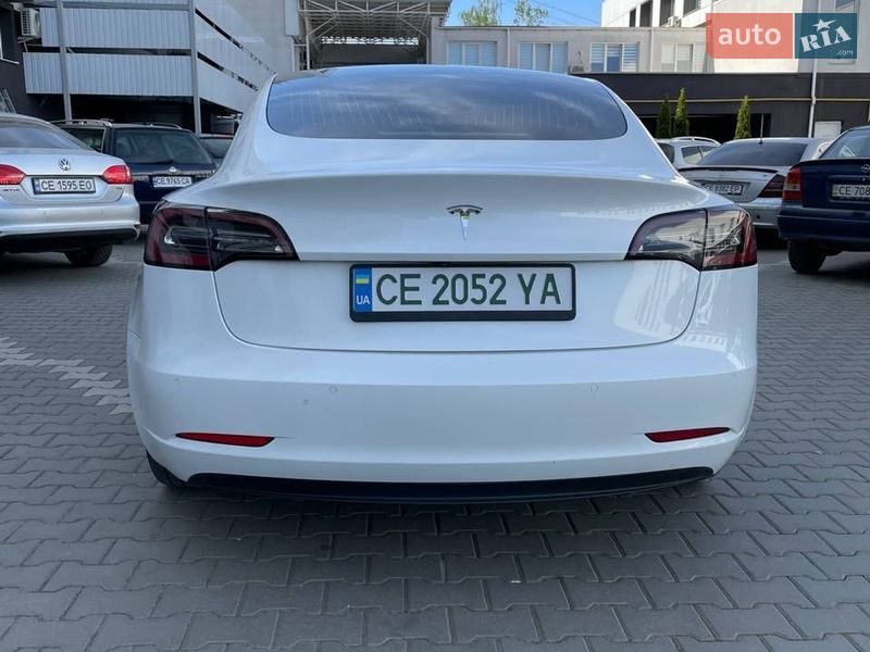 Седан Tesla Model 3 2019 в Черновцах