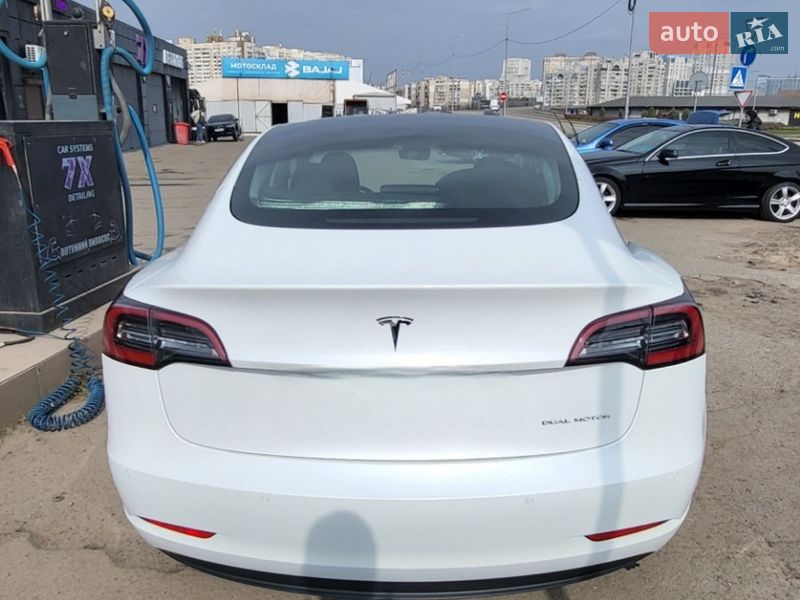 Седан Tesla Model 3 2021 в Києві