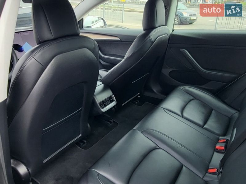 Седан Tesla Model 3 2021 в Києві