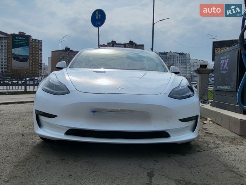 Седан Tesla Model 3 2021 в Киеве