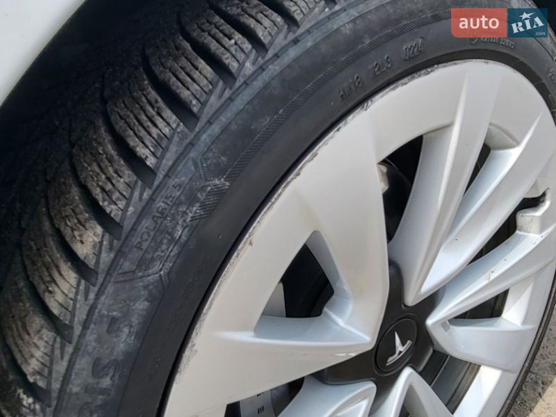 Седан Tesla Model 3 2021 в Києві