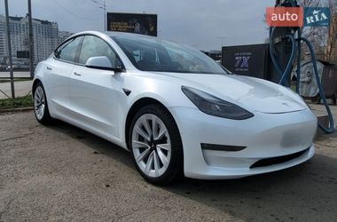 Седан Tesla Model 3 2021 в Киеве