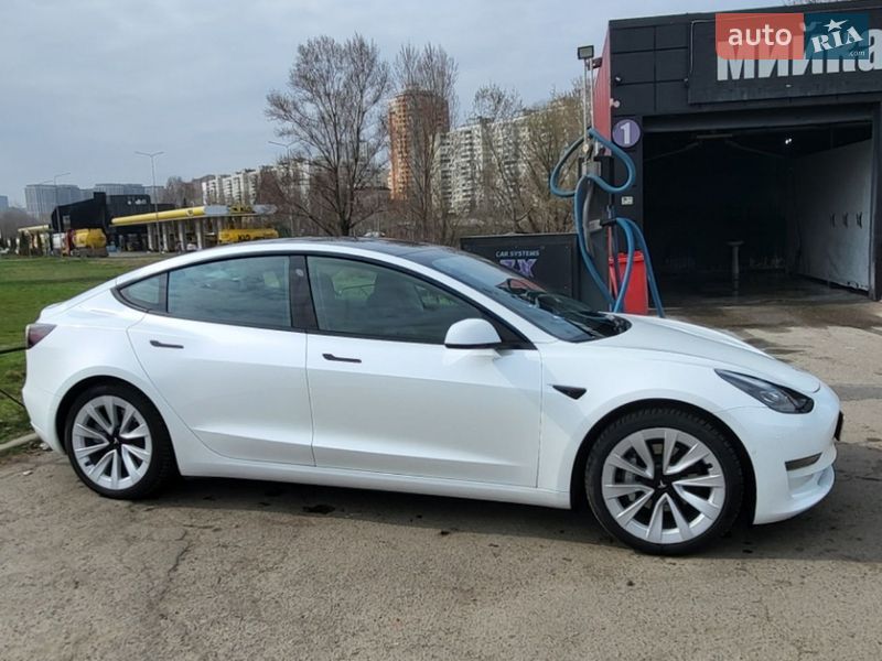 Седан Tesla Model 3 2021 в Києві