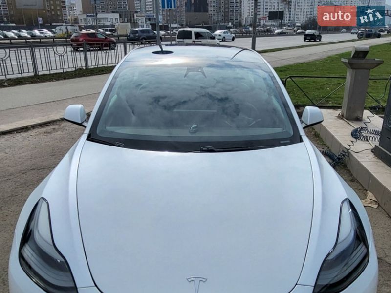 Седан Tesla Model 3 2021 в Києві
