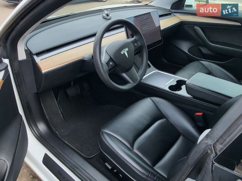 Седан Tesla Model 3 2021 в Києві