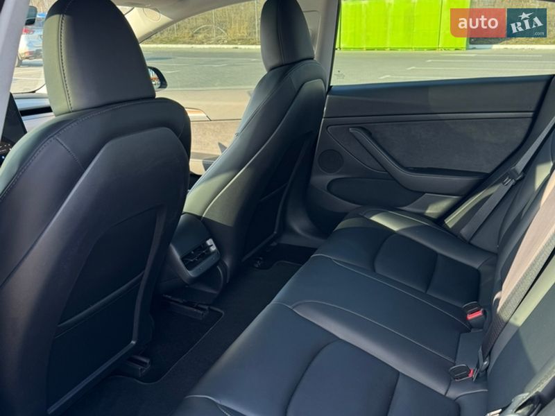 Седан Tesla Model 3 2023 в Виннице