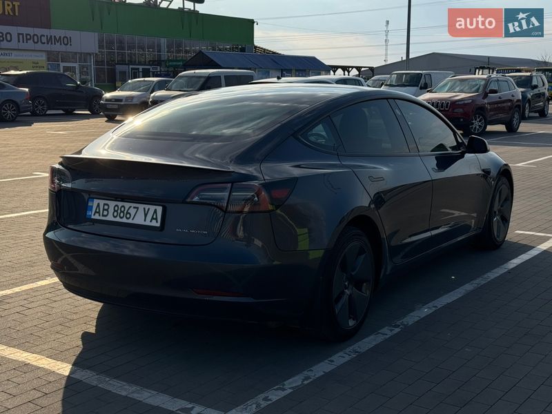 Седан Tesla Model 3 2023 в Виннице