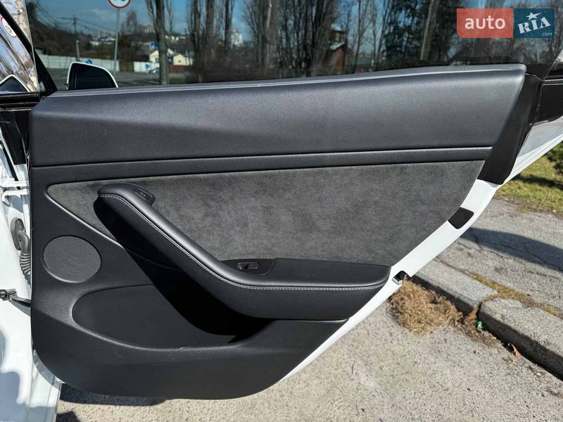 Седан Tesla Model 3 2022 в Киеве фото 31 Седан Tesla Model 3 2022 в Киеве