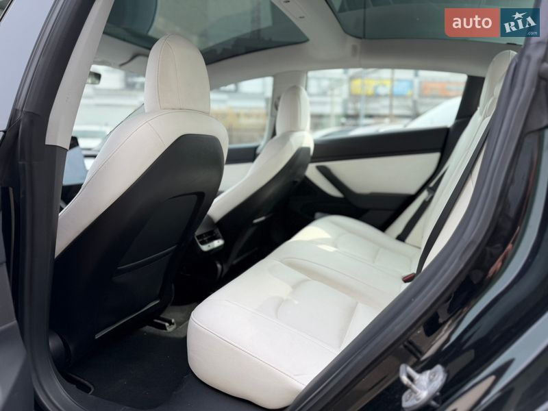 Седан Tesla Model 3 2019 в Киеве