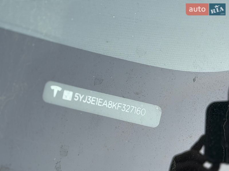 Седан Tesla Model 3 2019 в Киеве