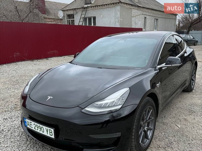 Седан Tesla Model 3 2019 в Павлограді