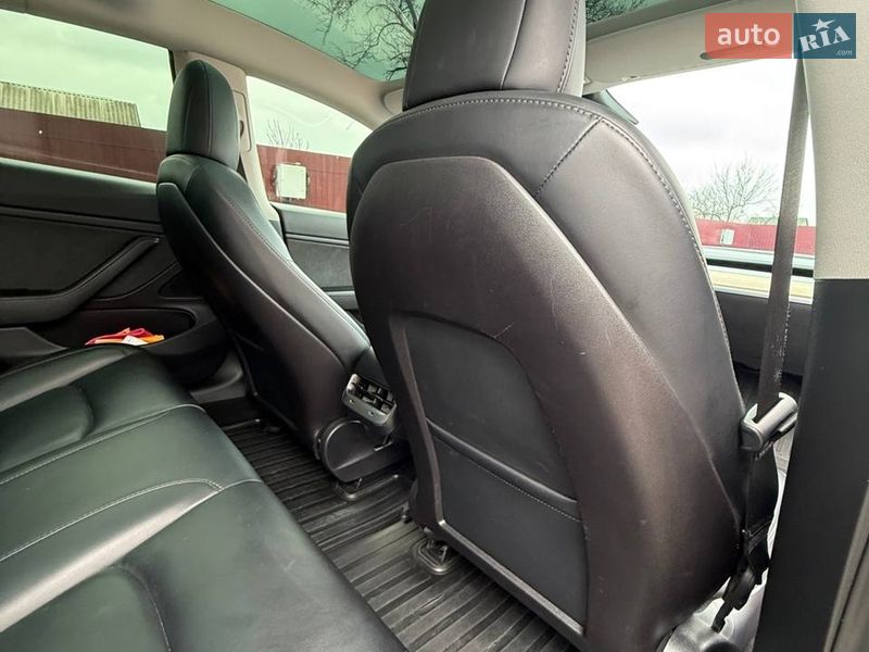 Седан Tesla Model 3 2019 в Павлограді