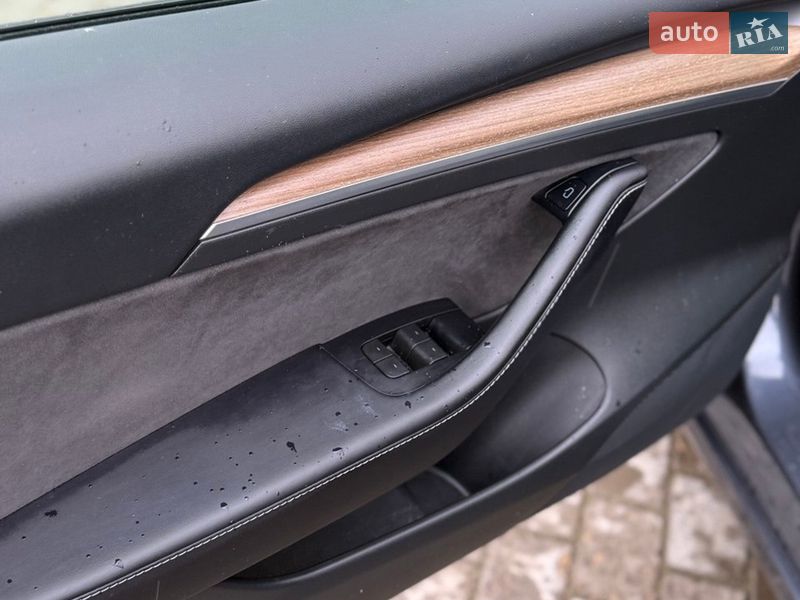 Седан Tesla Model 3 2022 в Черновцах