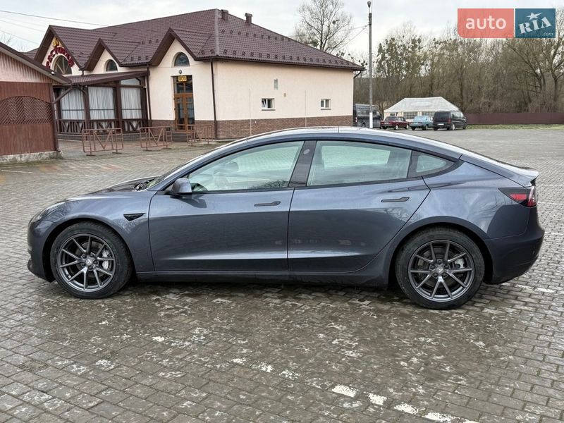 Седан Tesla Model 3 2022 в Черновцах