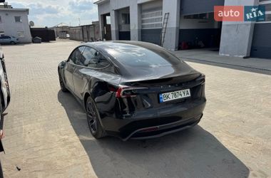 Седан Tesla Model 3 2025 в Сарнах