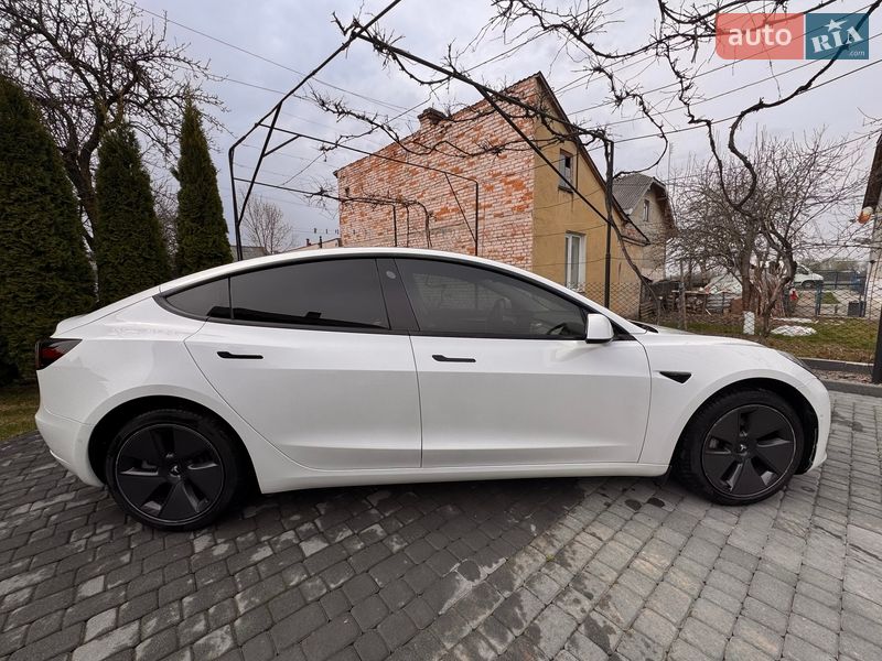 Седан Tesla Model 3 2021 в Самборе