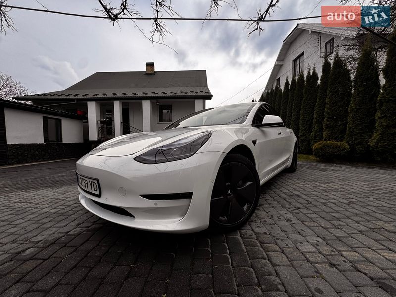 Седан Tesla Model 3 2021 в Самборе