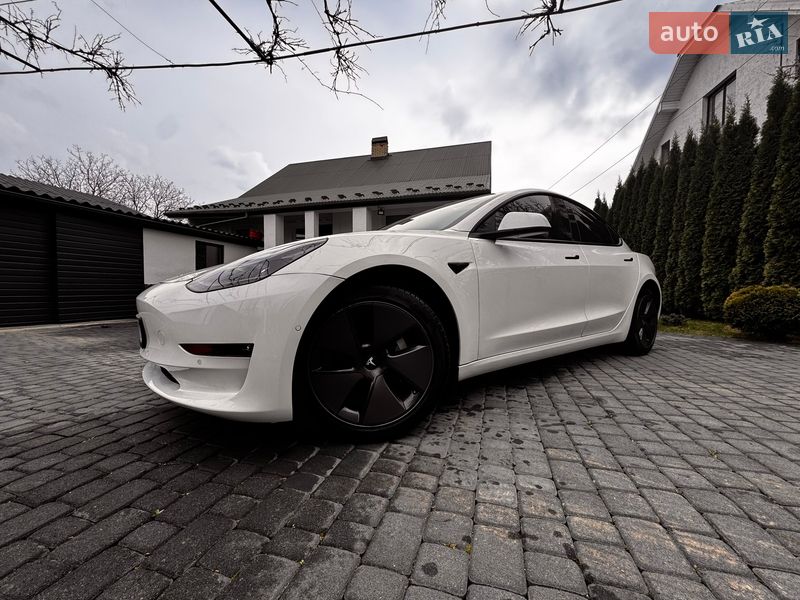 Седан Tesla Model 3 2021 в Самборе