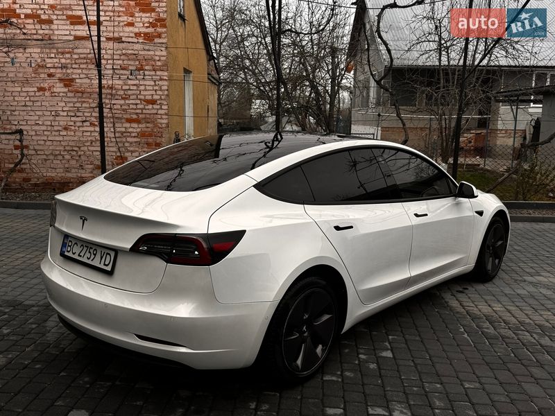 Седан Tesla Model 3 2021 в Самборе