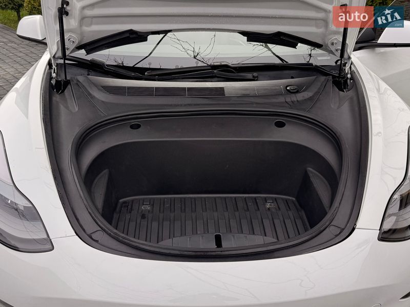 Седан Tesla Model 3 2021 в Самборе