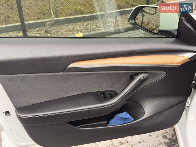 Седан Tesla Model 3 2021 в Самборе