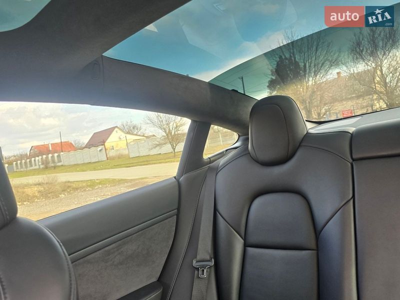 Седан Tesla Model 3 2022 в Днепре