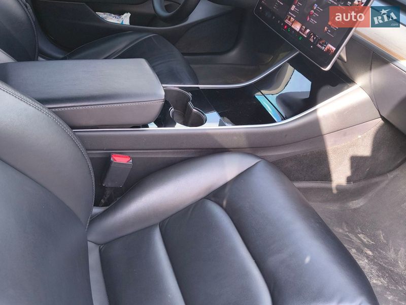 Седан Tesla Model 3 2020 в Дніпрі