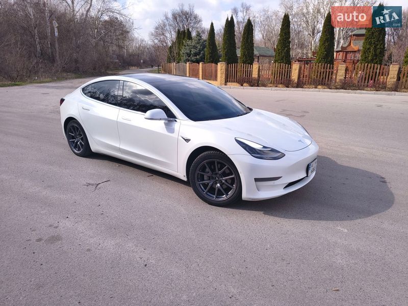 Седан Tesla Model 3 2020 в Дніпрі