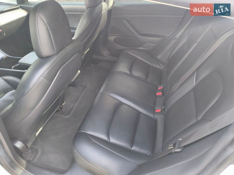 Седан Tesla Model 3 2020 в Дніпрі