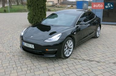Седан Tesla Model 3 2020 в Львові