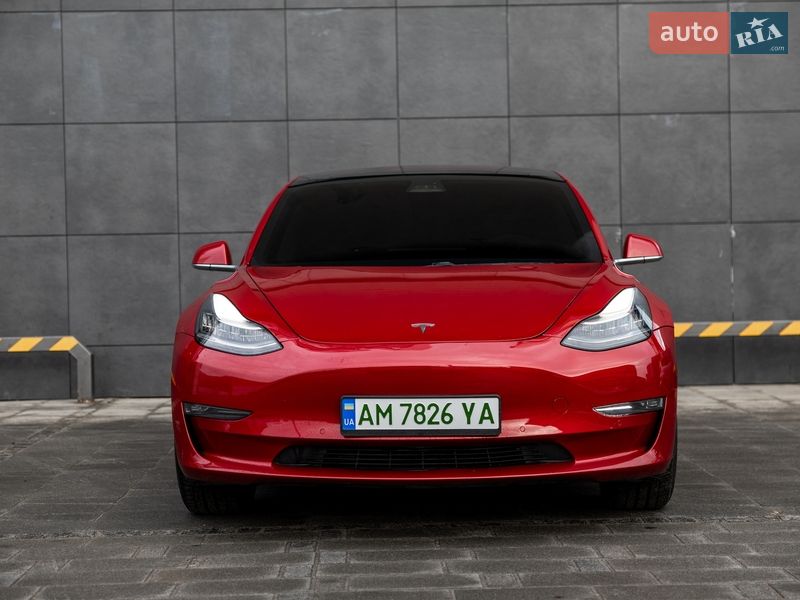 Седан Tesla Model 3 2018 в Житомирі