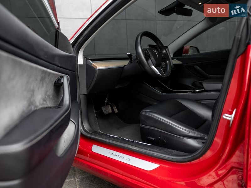 Седан Tesla Model 3 2018 в Житомирі