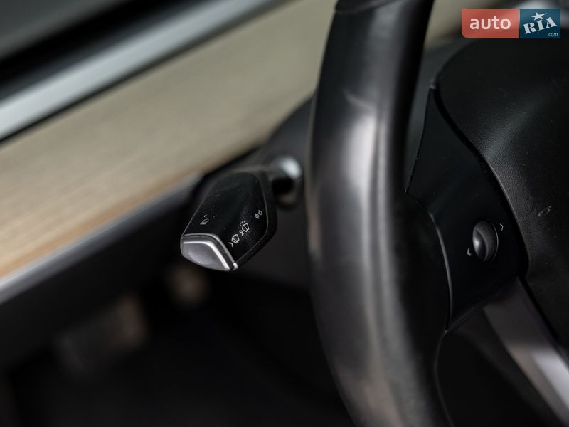 Седан Tesla Model 3 2018 в Житомирі