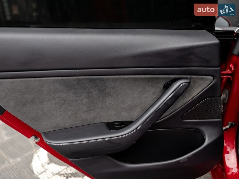 Седан Tesla Model 3 2018 в Житомирі