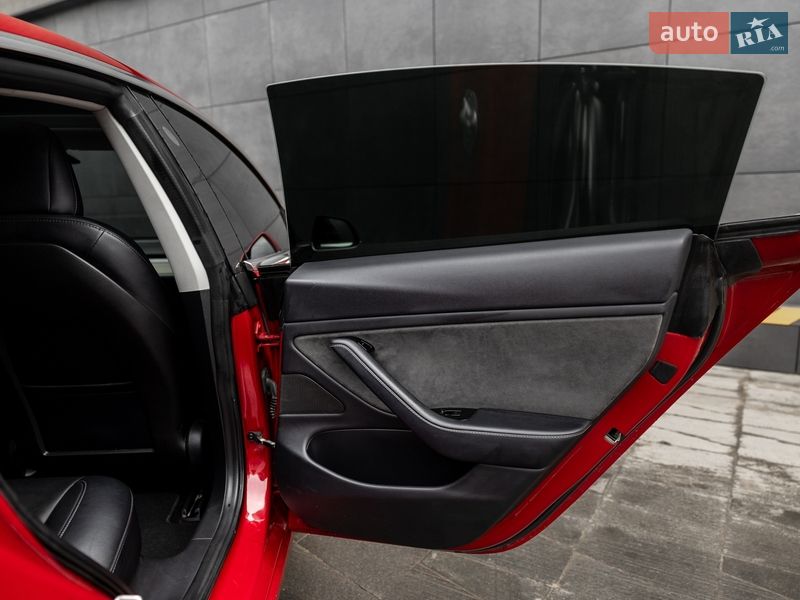 Седан Tesla Model 3 2018 в Житомирі